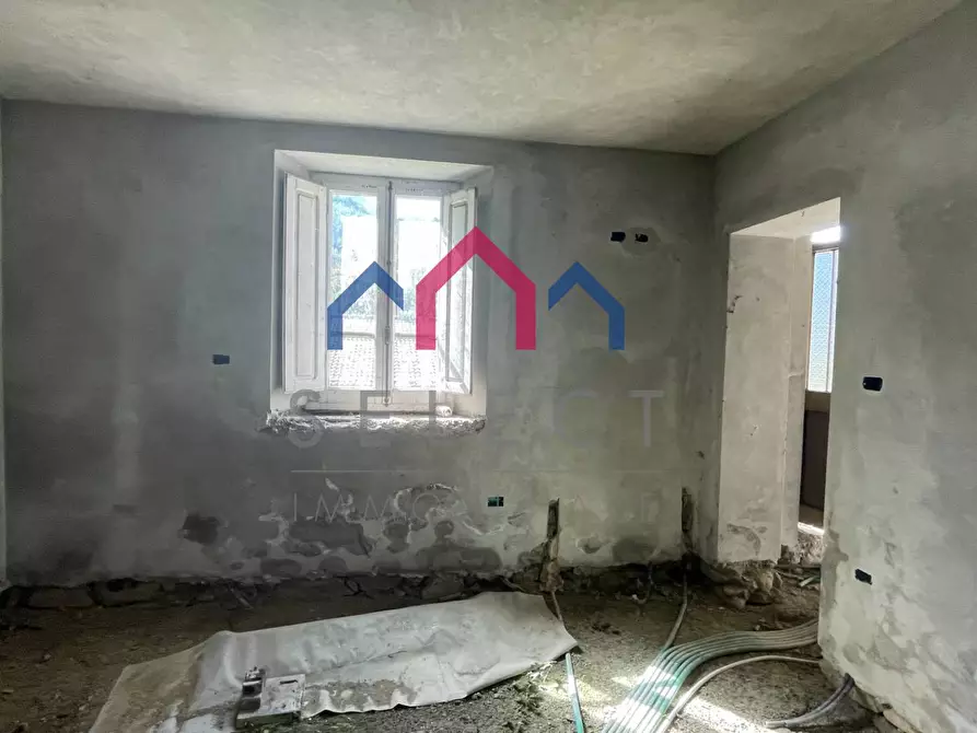 Immagine 25 di Rustico / casale in vendita  a Minucciano