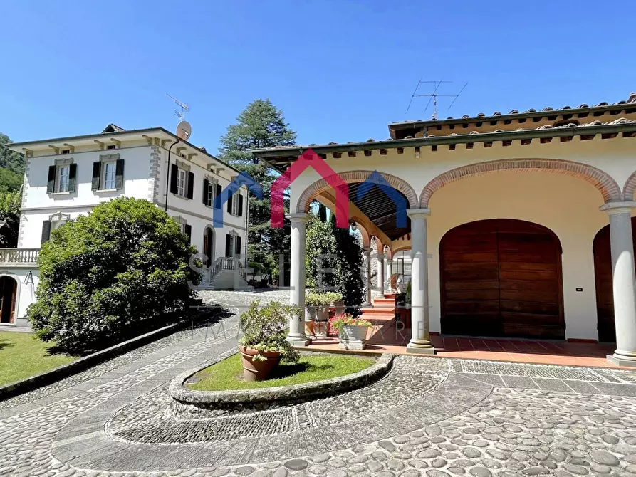 Immagine 2 di Villa in vendita  a Bagni Di Lucca