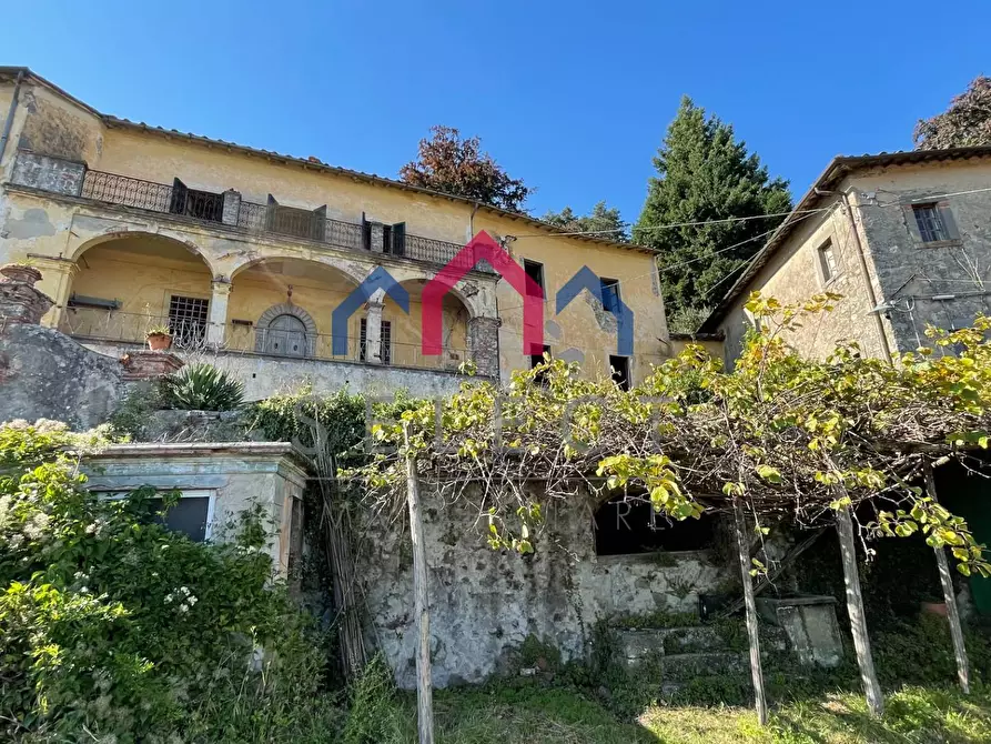 Immagine 4 di Villa in vendita  a Pescaglia