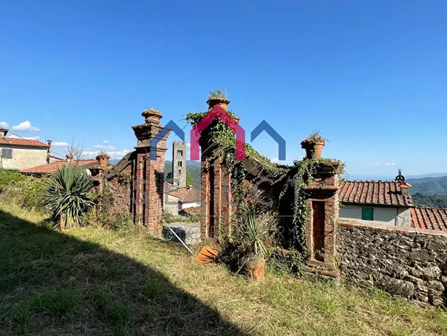 Immagine 90 di Villa in vendita  a Pescaglia