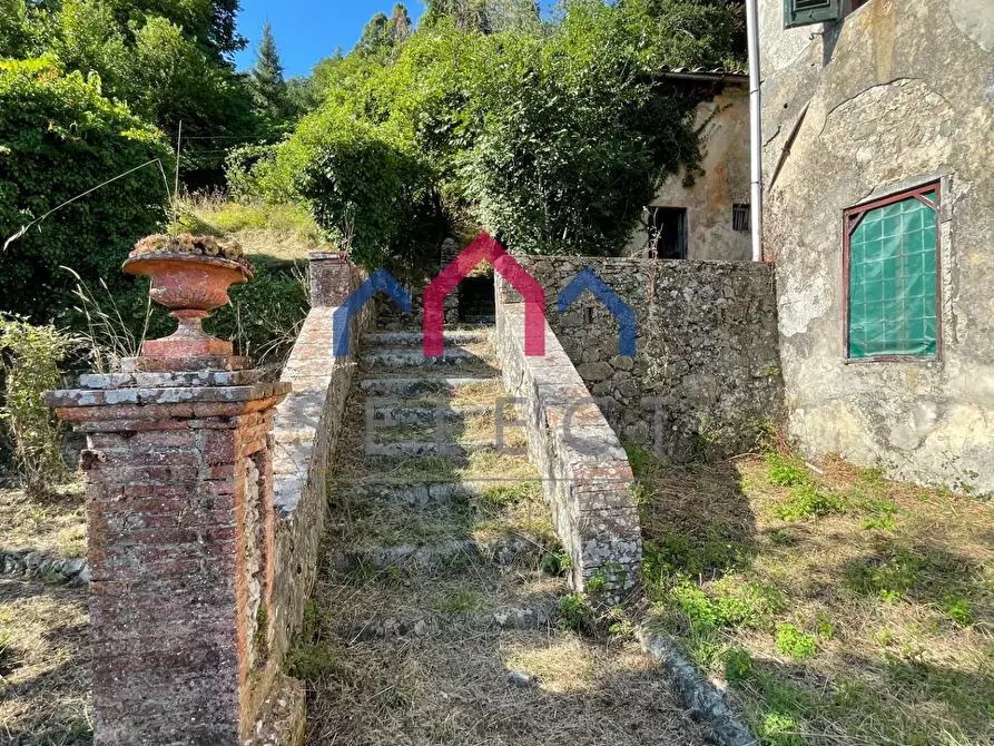 Immagine 96 di Villa in vendita  a Pescaglia