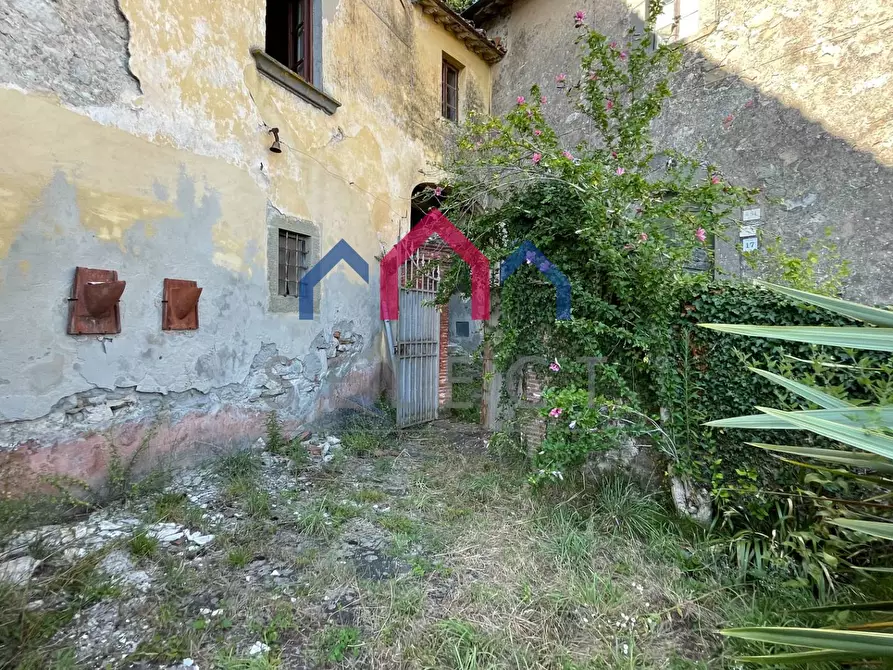 Immagine 6 di Villa in vendita  a Pescaglia