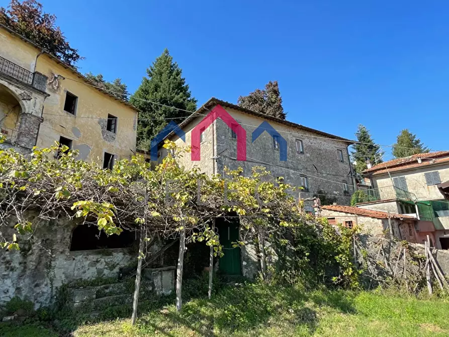 Immagine 5 di Villa in vendita  a Pescaglia