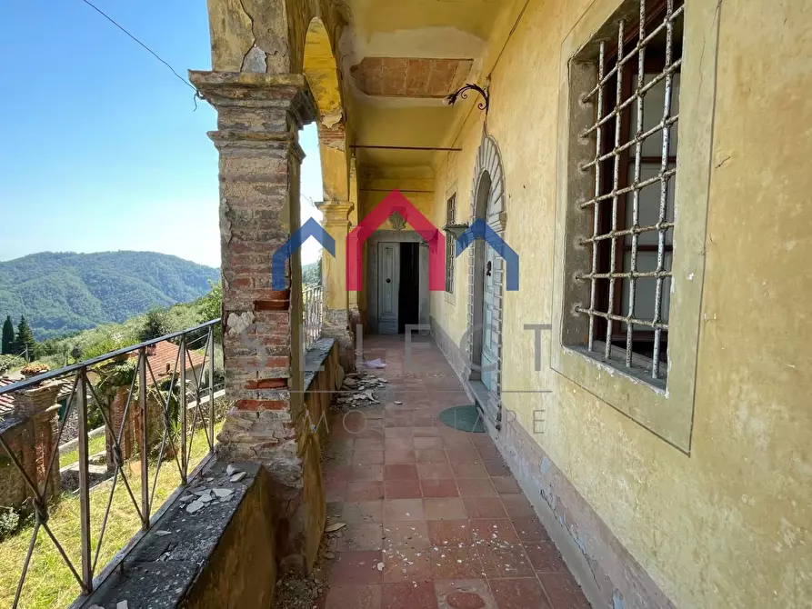 Immagine 11 di Villa in vendita  a Pescaglia