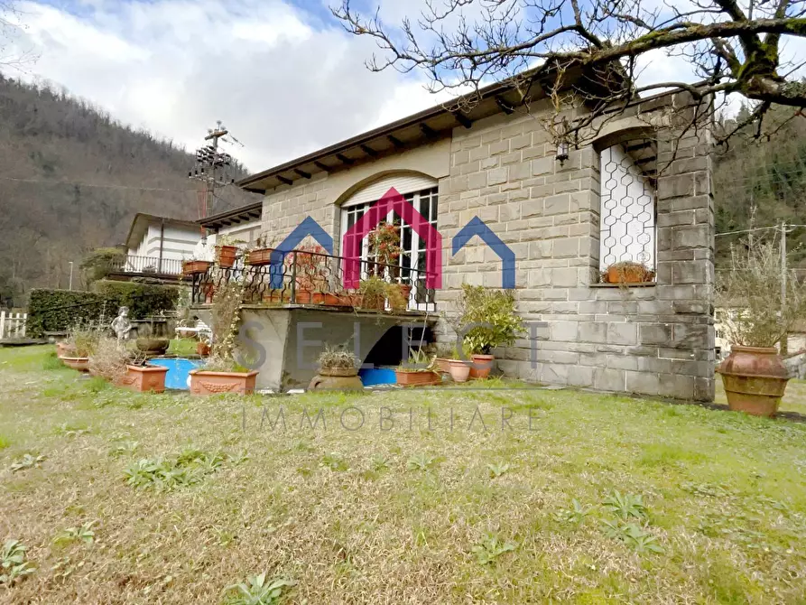 Immagine 2 di Villa in vendita  a Bagni Di Lucca