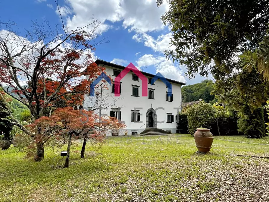 Immagine 3 di Villa in vendita  a Bagni Di Lucca