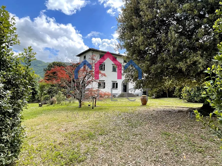 Immagine 9 di Villa in vendita  a Bagni Di Lucca