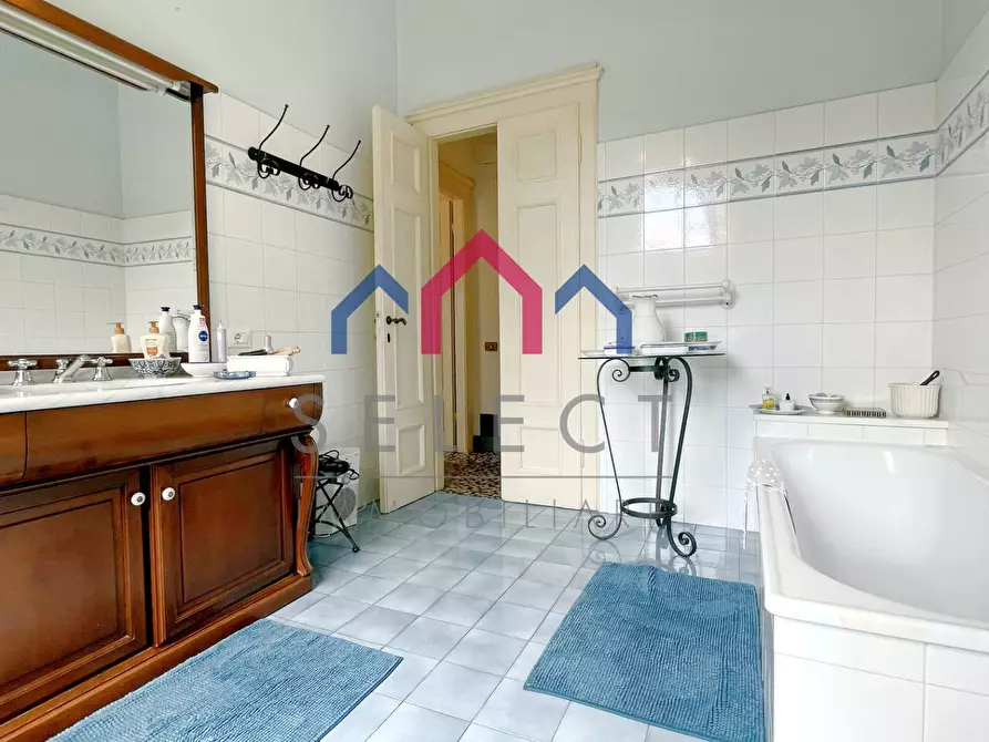 Immagine 52 di Villa in vendita  a Bagni Di Lucca