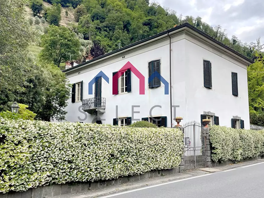 Immagine 2 di Villa in vendita  a Bagni Di Lucca