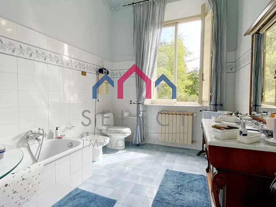 Immagine 50 di Villa in vendita  a Bagni Di Lucca