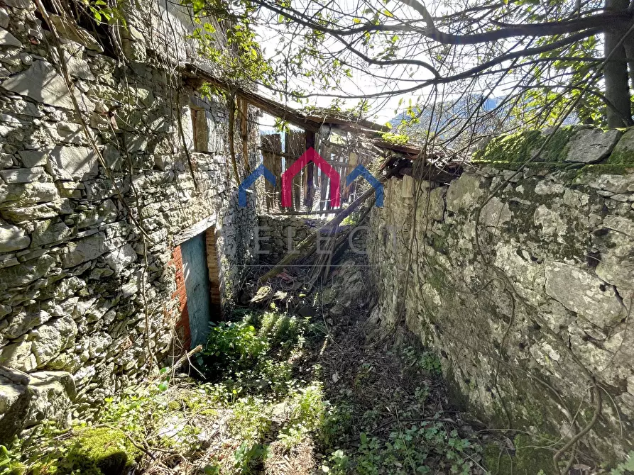 Immagine 14 di Rustico / casale in vendita  a Pescaglia