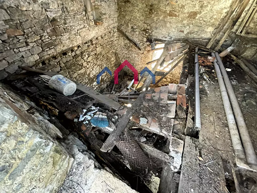 Immagine 19 di Rustico / casale in vendita  a Pescaglia