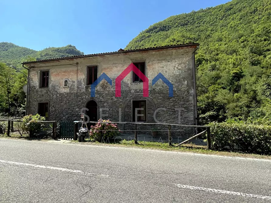 Immagine 1 di Casa indipendente in vendita  a Bagni Di Lucca