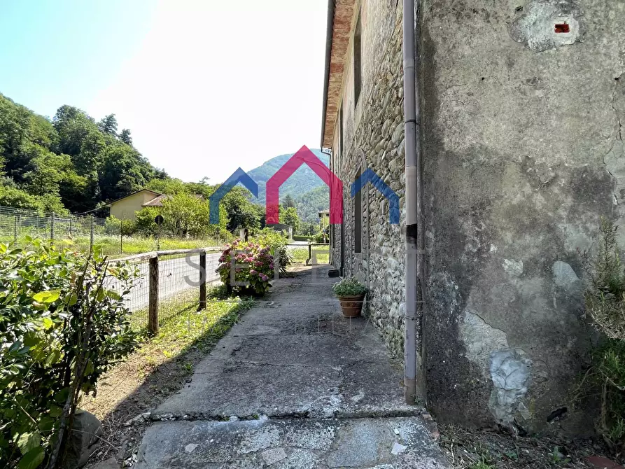 Immagine 14 di Casa indipendente in vendita  a Bagni Di Lucca