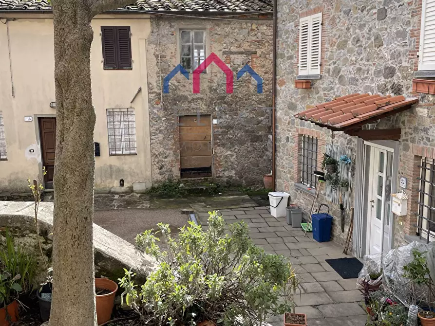 Immagine 2 di Casa semindipendente in vendita  a Borgo A Mozzano