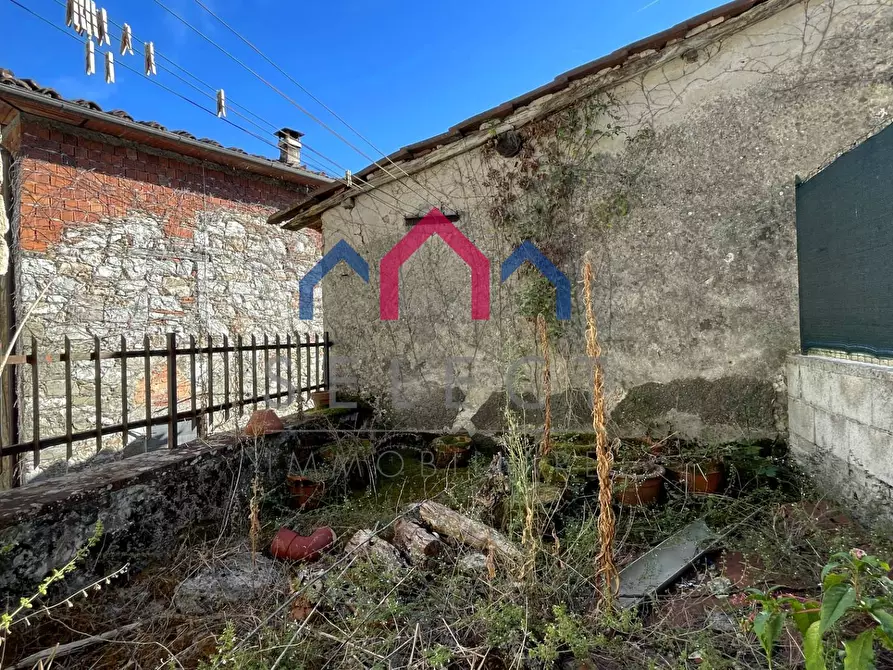 Immagine 22 di Terratetto in vendita  a Borgo A Mozzano