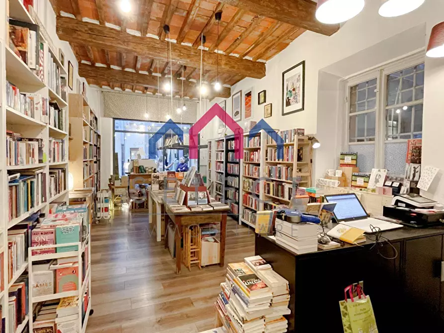 Immagine 1 di Locale commerciale in vendita  a Lucca