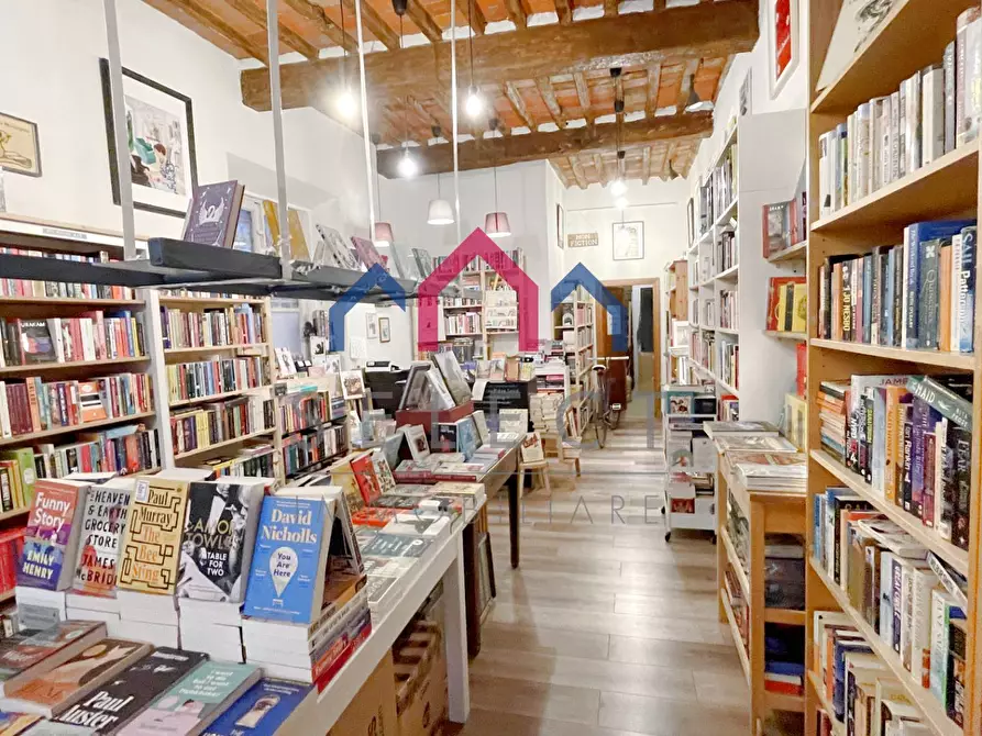 Immagine 2 di Locale commerciale in vendita  a Lucca