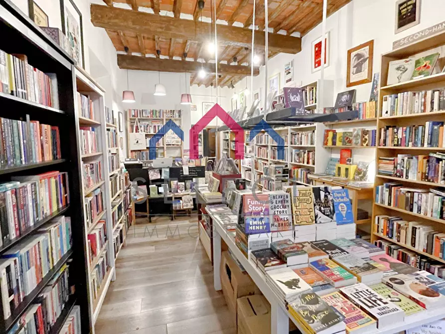 Immagine 3 di Locale commerciale in vendita  a Lucca