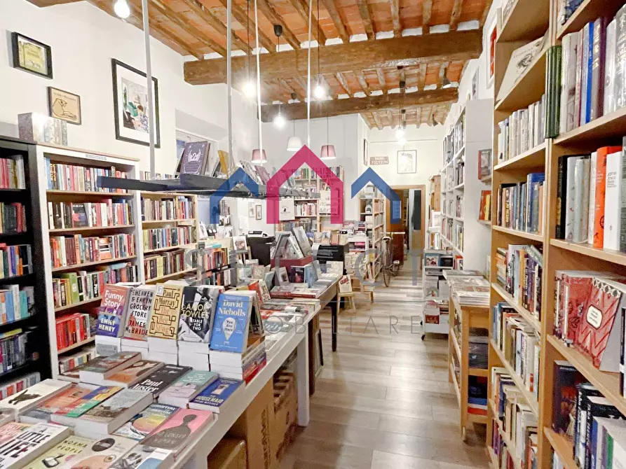 Immagine 4 di Locale commerciale in vendita  a Lucca