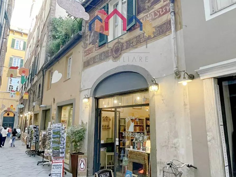 Immagine 8 di Locale commerciale in vendita  a Lucca