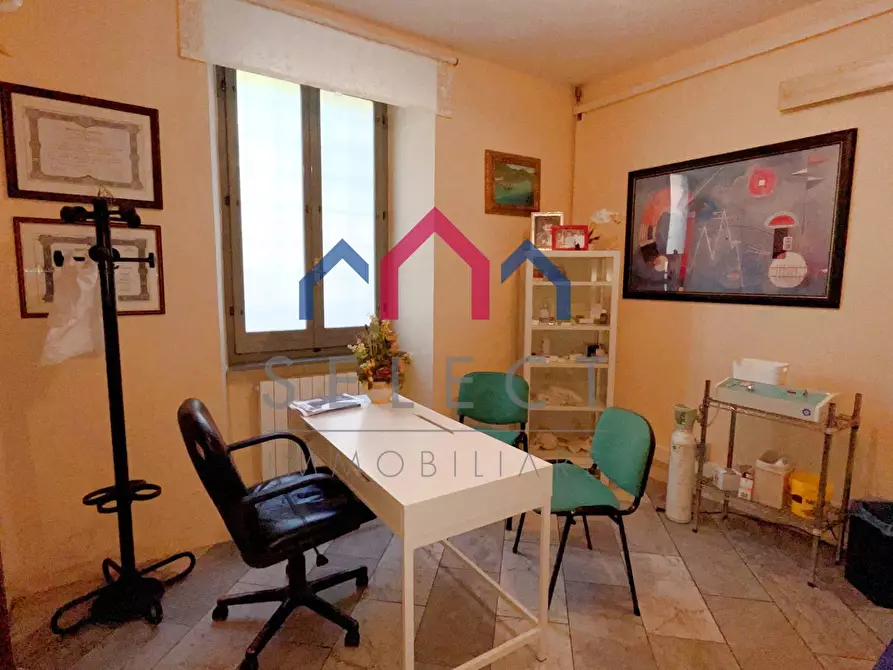 Immagine 14 di Locale commerciale in vendita  a Borgo A Mozzano