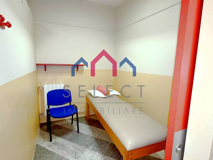 Immagine 11 di Locale commerciale in vendita  a Borgo A Mozzano