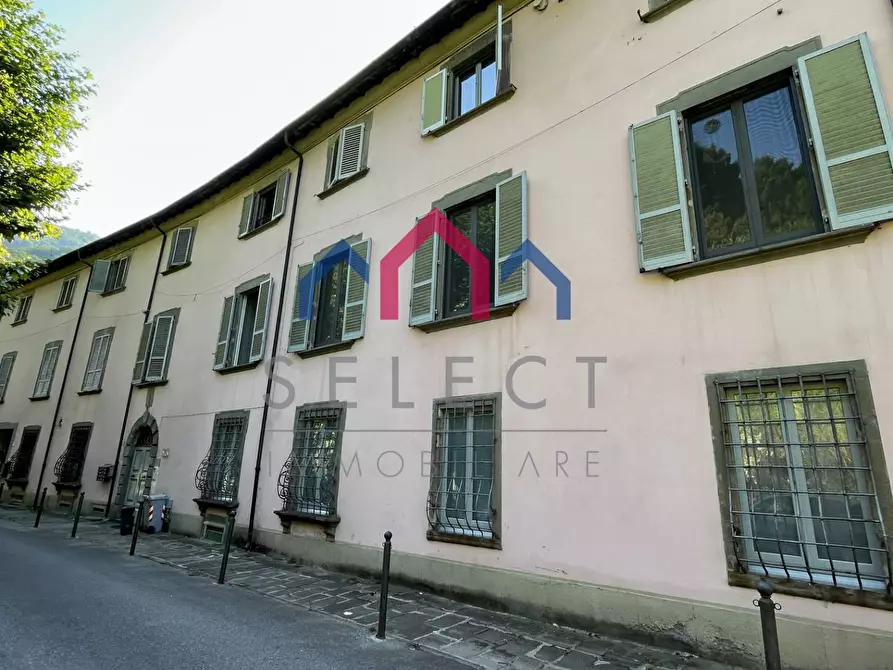 Immagine 2 di Locale commerciale in vendita  a Borgo A Mozzano