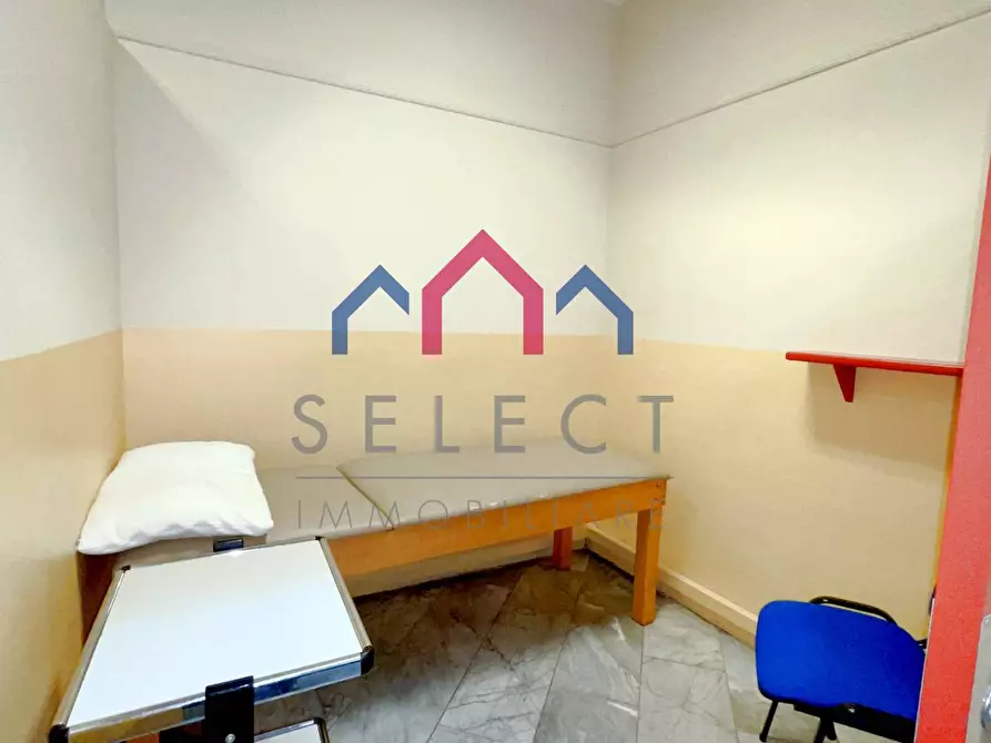 Immagine 20 di Locale commerciale in vendita  a Borgo A Mozzano