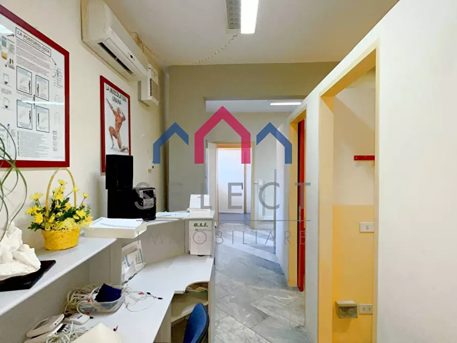 Immagine 10 di Locale commerciale in vendita  a Borgo A Mozzano