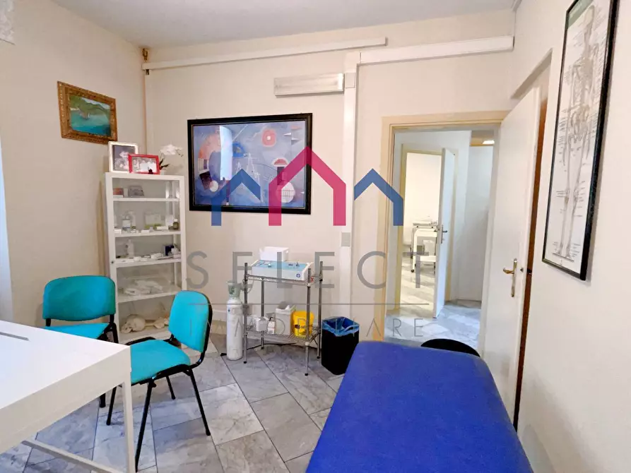 Immagine 13 di Locale commerciale in vendita  a Borgo A Mozzano