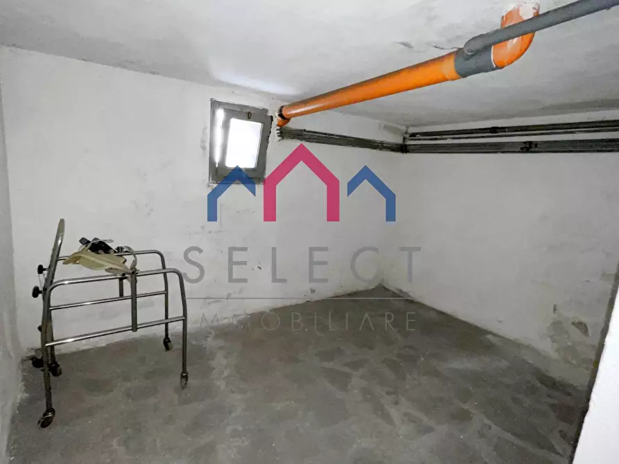 Immagine 22 di Locale commerciale in vendita  a Borgo A Mozzano