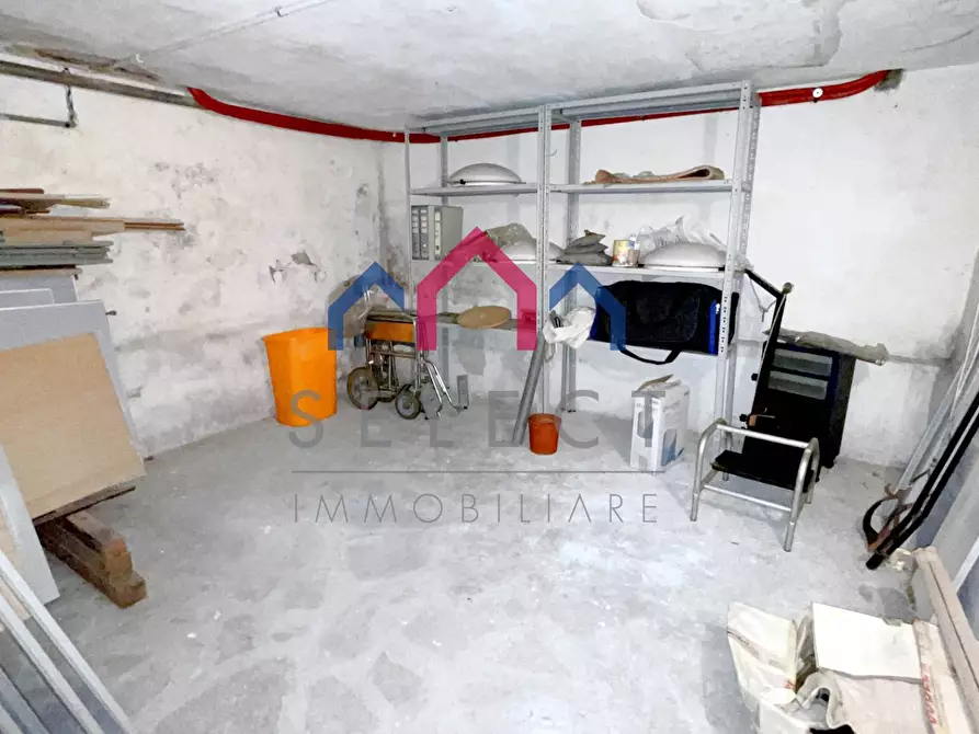 Immagine 23 di Locale commerciale in vendita  a Borgo A Mozzano