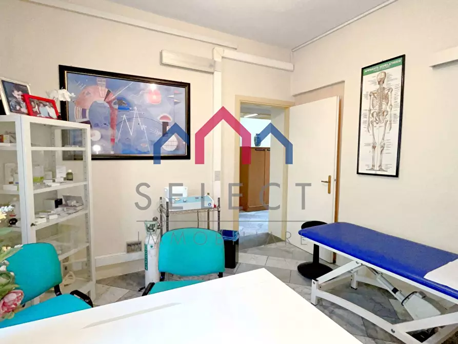 Immagine 12 di Locale commerciale in vendita  a Borgo A Mozzano