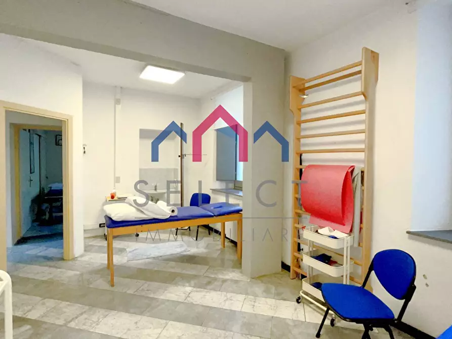 Immagine 16 di Locale commerciale in vendita  a Borgo A Mozzano