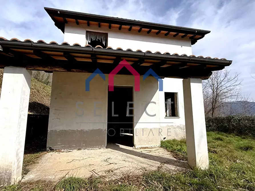 Immagine 8 di Villa in vendita  a Bagni Di Lucca