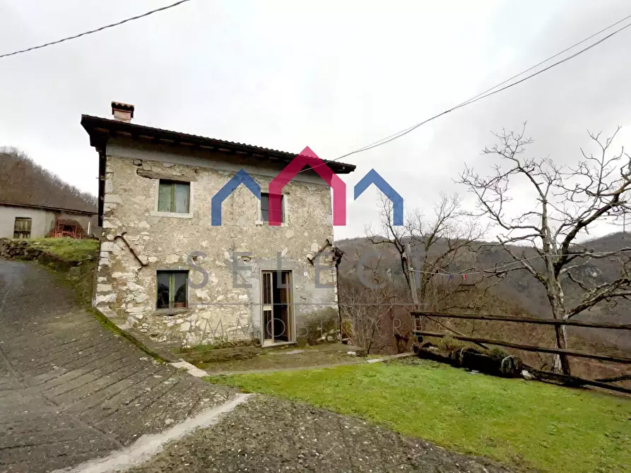 Immagine 9 di Rustico / casale in vendita  a Castelnuovo Di Garfagnana