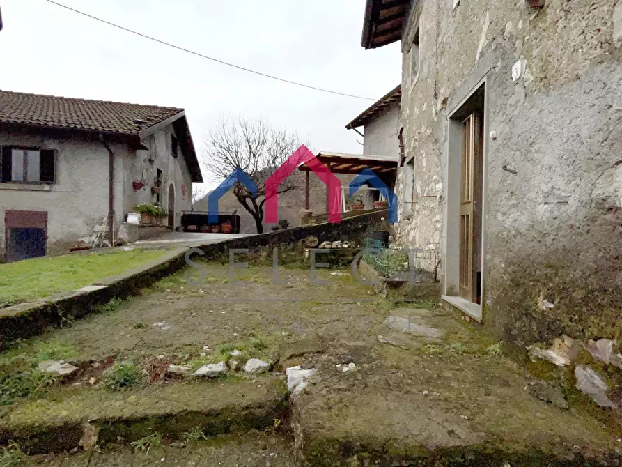 Immagine 10 di Rustico / casale in vendita  a Castelnuovo Di Garfagnana