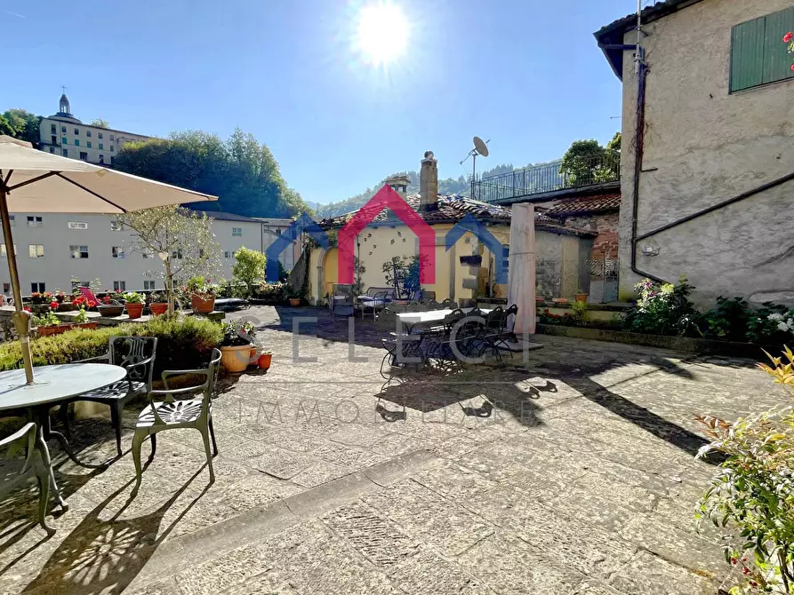 Immagine 37 di Appartamento in vendita  a Castelnuovo Di Garfagnana