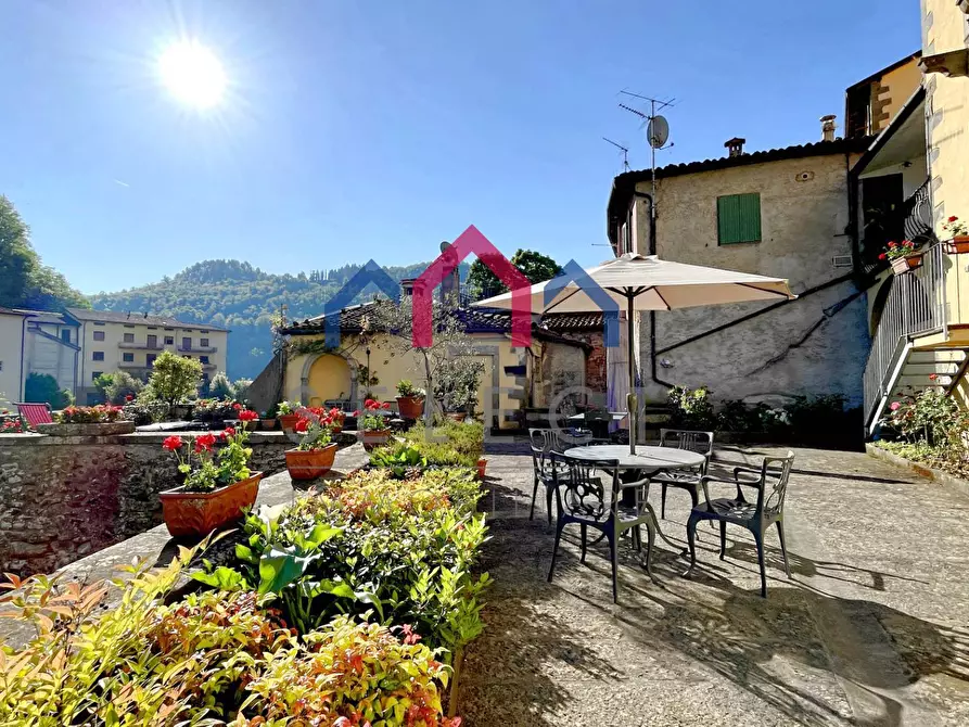 Immagine 1 di Appartamento in vendita  a Castelnuovo Di Garfagnana