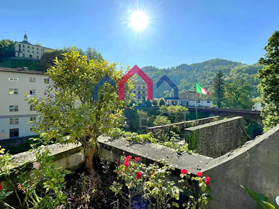 Immagine 52 di Appartamento in vendita  a Castelnuovo Di Garfagnana