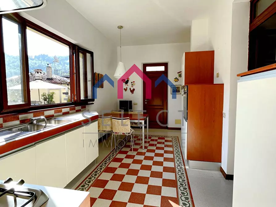 Immagine 16 di Appartamento in vendita  a Castelnuovo Di Garfagnana