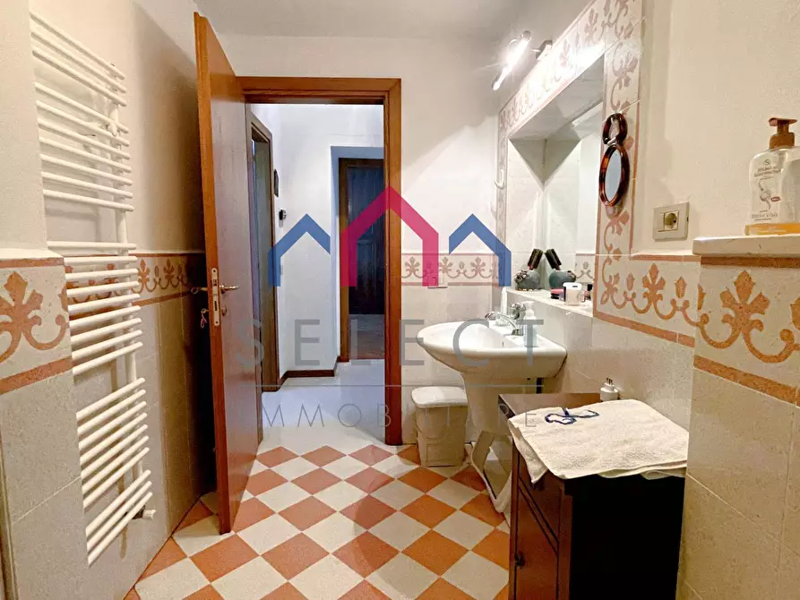 Immagine 26 di Appartamento in vendita  a Castelnuovo Di Garfagnana
