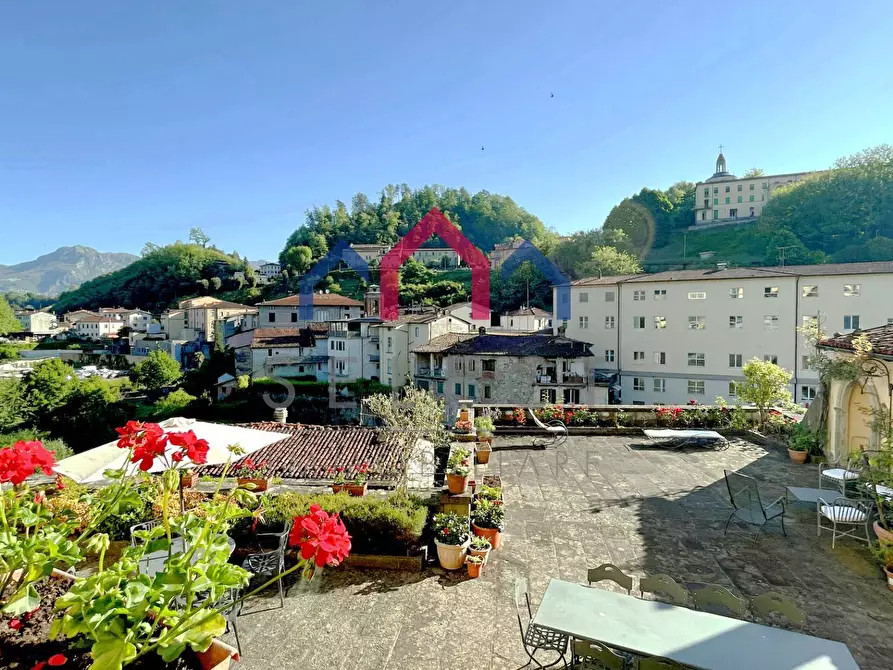 Immagine 39 di Appartamento in vendita  a Castelnuovo Di Garfagnana