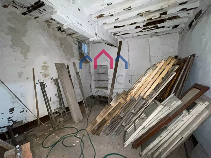 Immagine 41 di Palazzo in vendita  a Villa Basilica