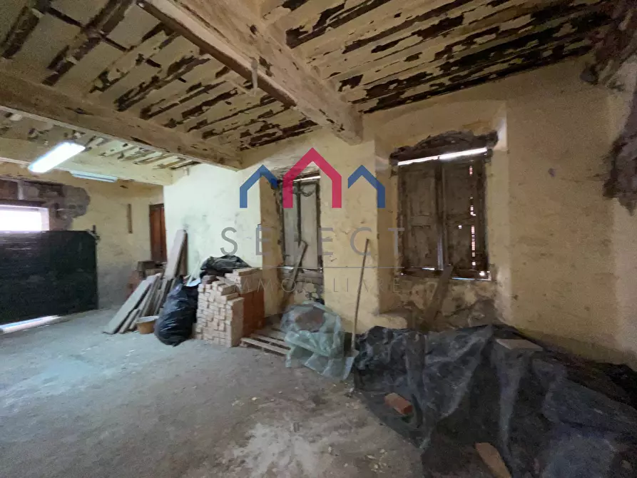 Immagine 44 di Palazzo in vendita  a Villa Basilica