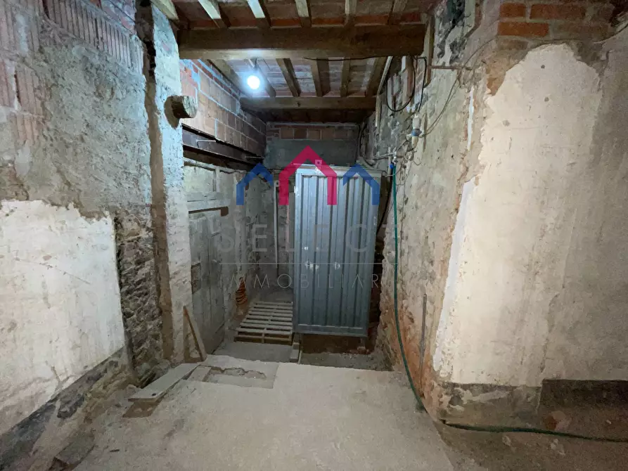 Immagine 47 di Palazzo in vendita  a Villa Basilica