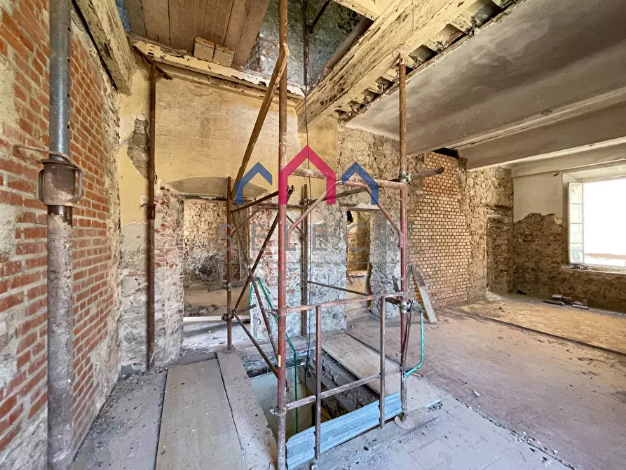 Immagine 39 di Palazzo in vendita  a Villa Basilica