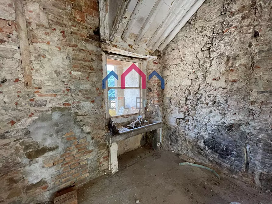 Immagine 24 di Palazzo in vendita  a Villa Basilica