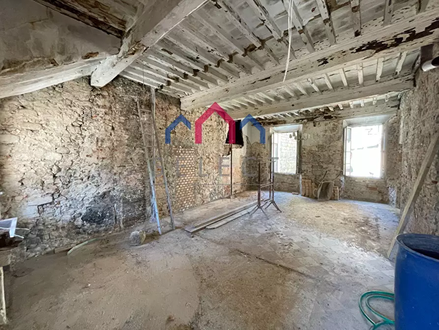 Immagine 21 di Palazzo in vendita  a Villa Basilica